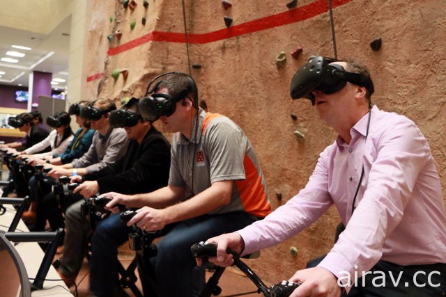 VirZOOM在CES舉辦VR遊戲結合運動的vSports示範賽 用腳踏車運動進行飛馬、坦克大戰