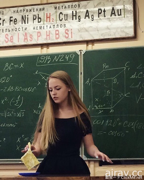 俄羅斯數學老師美得逆天！火辣身材讓網友跪求「課後輔導」！