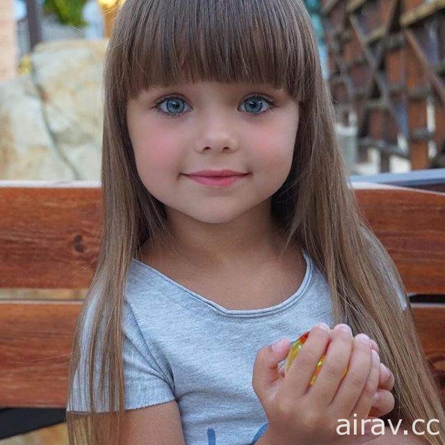 俄罗斯《5岁大眼萌女娃》眼睛美成这样不科学