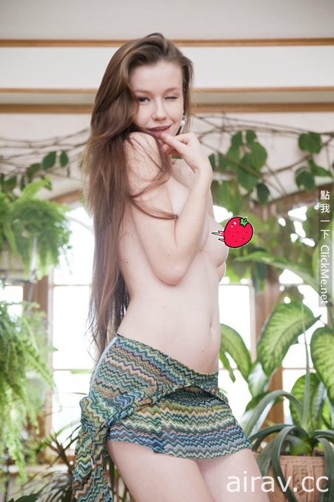 乌克兰极品女优《Emily Bloom》全裸私密直播露出巨乳粉鲍！(27P)