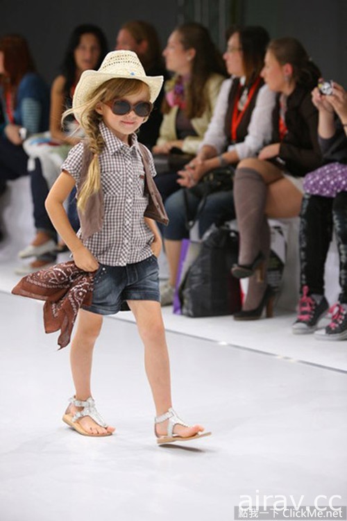 俄羅斯９歲蘿莉模特兒，時尚圈裡真正的「嫩模」！