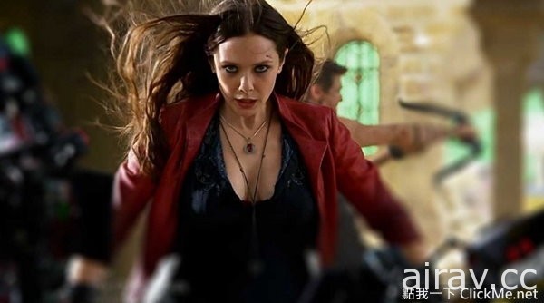 绯红女巫《伊莉莎白欧森》为了电影敬业露奶影片流出超惊人！