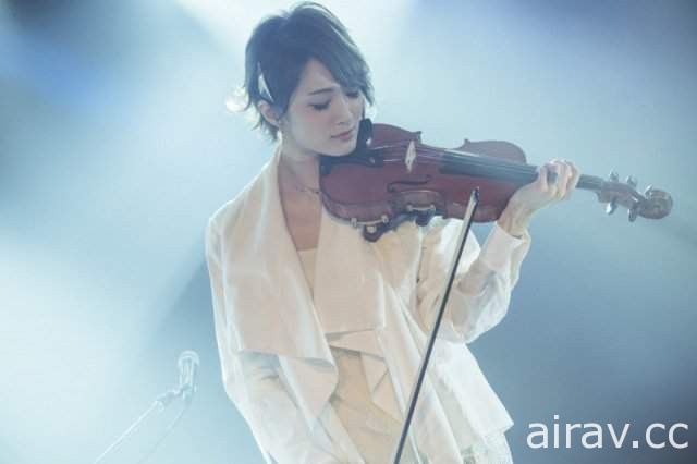 《美女小提琴家Ayasa》这次化身成天王与海王星 一个自攻自受的概念XD