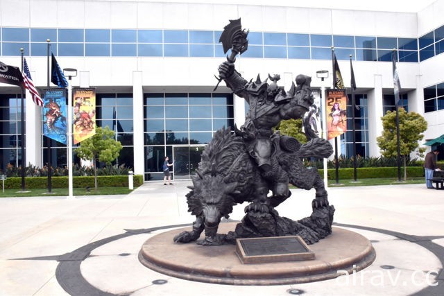 独家直击 Blizzard 总部旗下游戏《暗黑破坏神 3》《魔兽世界》《OW》等武器装备展