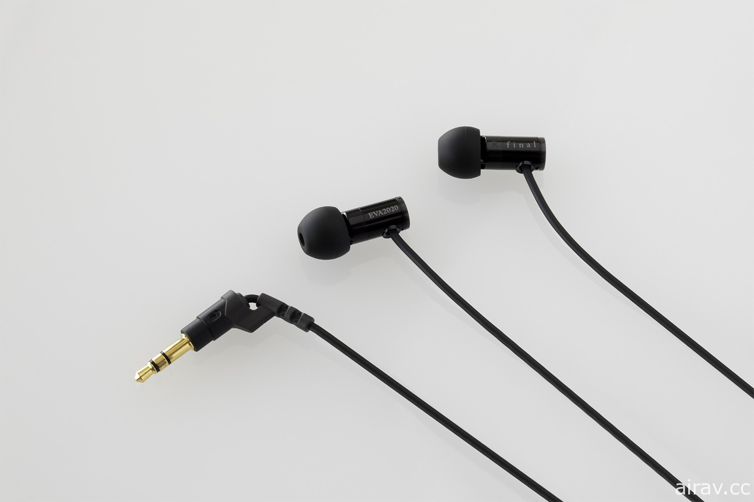 SNEXT 发表《福音战士》合作设计款式无线 / 有线耳机 预定 8 月上市