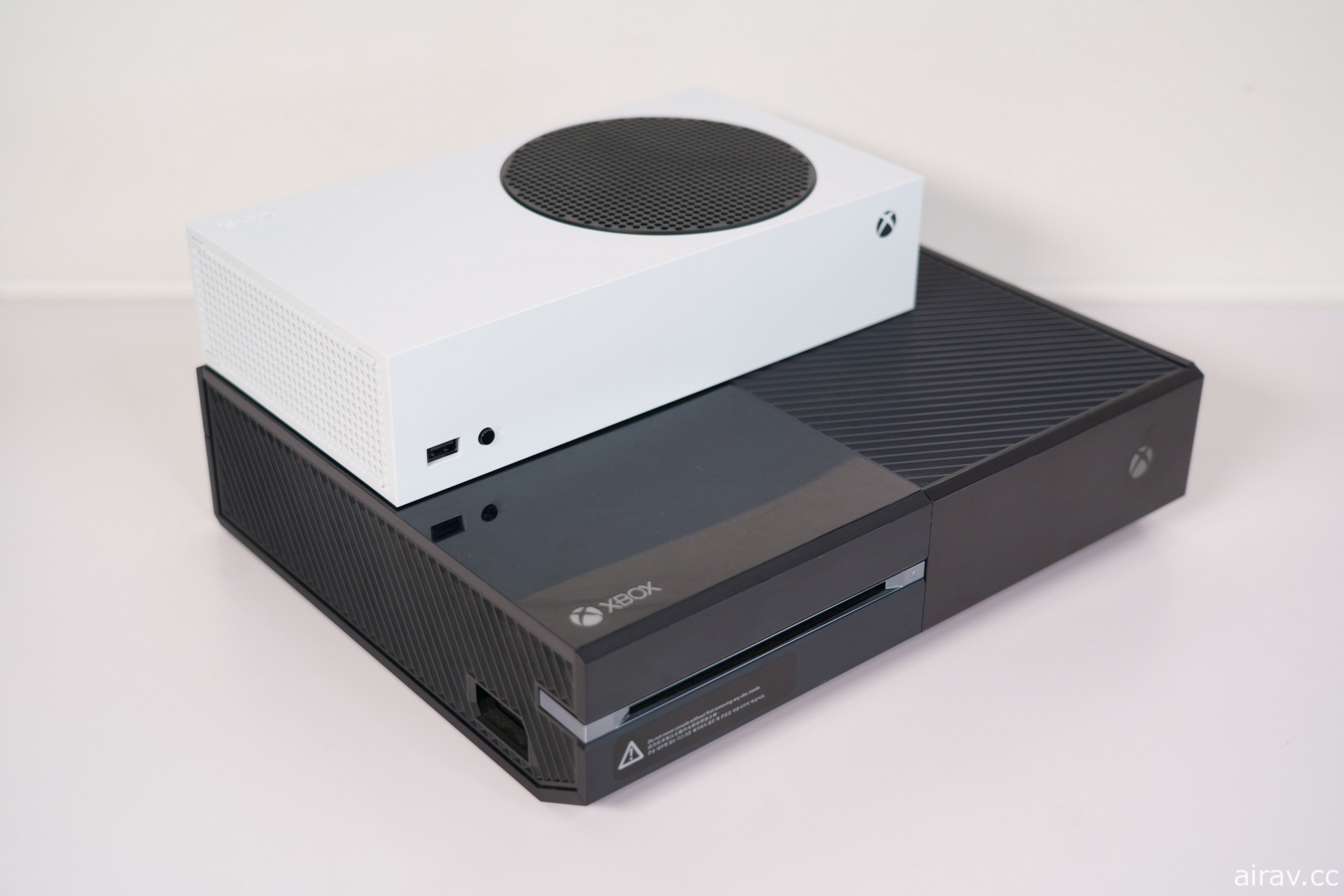 Xbox Series X | S “展示用模型” 一手開箱！ 一窺雙版本次世代主機造型尺寸奧秘