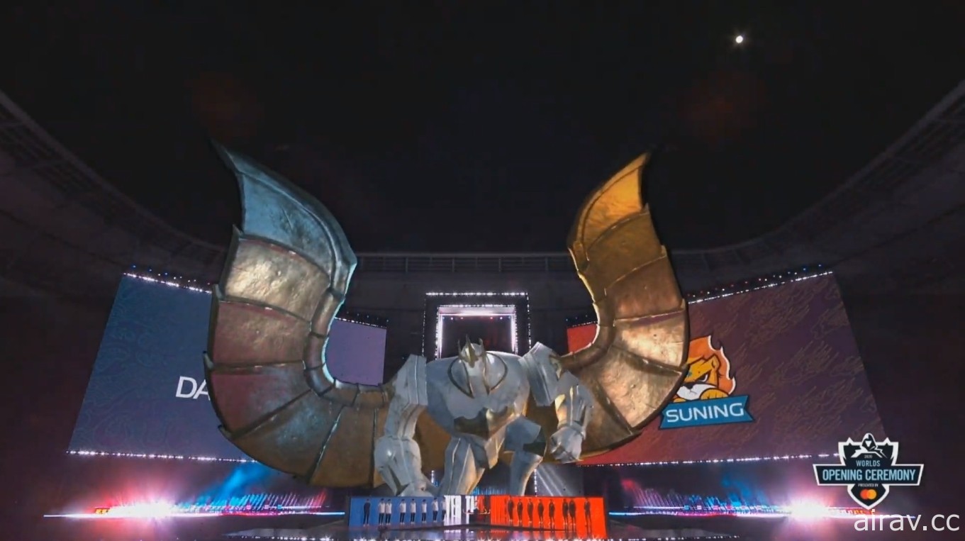 《英雄聯盟》2020 世界大賽總決賽正式開戰 歌手劉柏辛登台與 K/DA 共同揭開賽事序幕