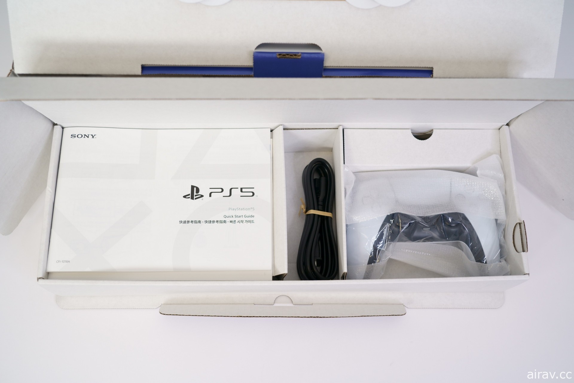 迈入新世代！ PlayStation 5 主机与 DualSense 控制器巴哈姆特一手开箱报导