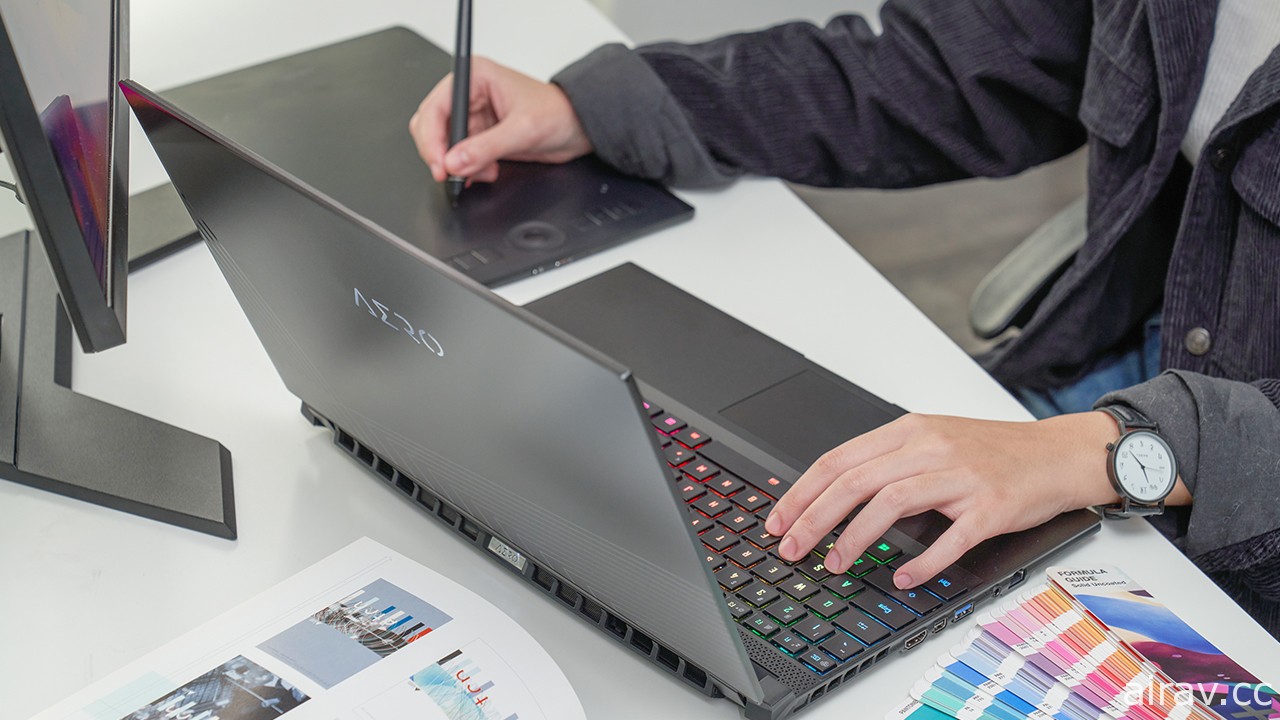 OLED 筆電上市 升級 RTX 30 系列顯卡、實測效能提升 30%