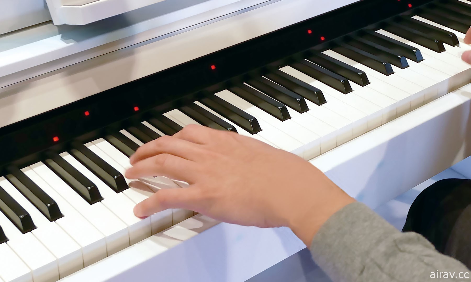 《世界計畫》攜手 YAMAHA 打造「世界計畫・鋼琴」使用 AI 技術為初音的演唱伴奏