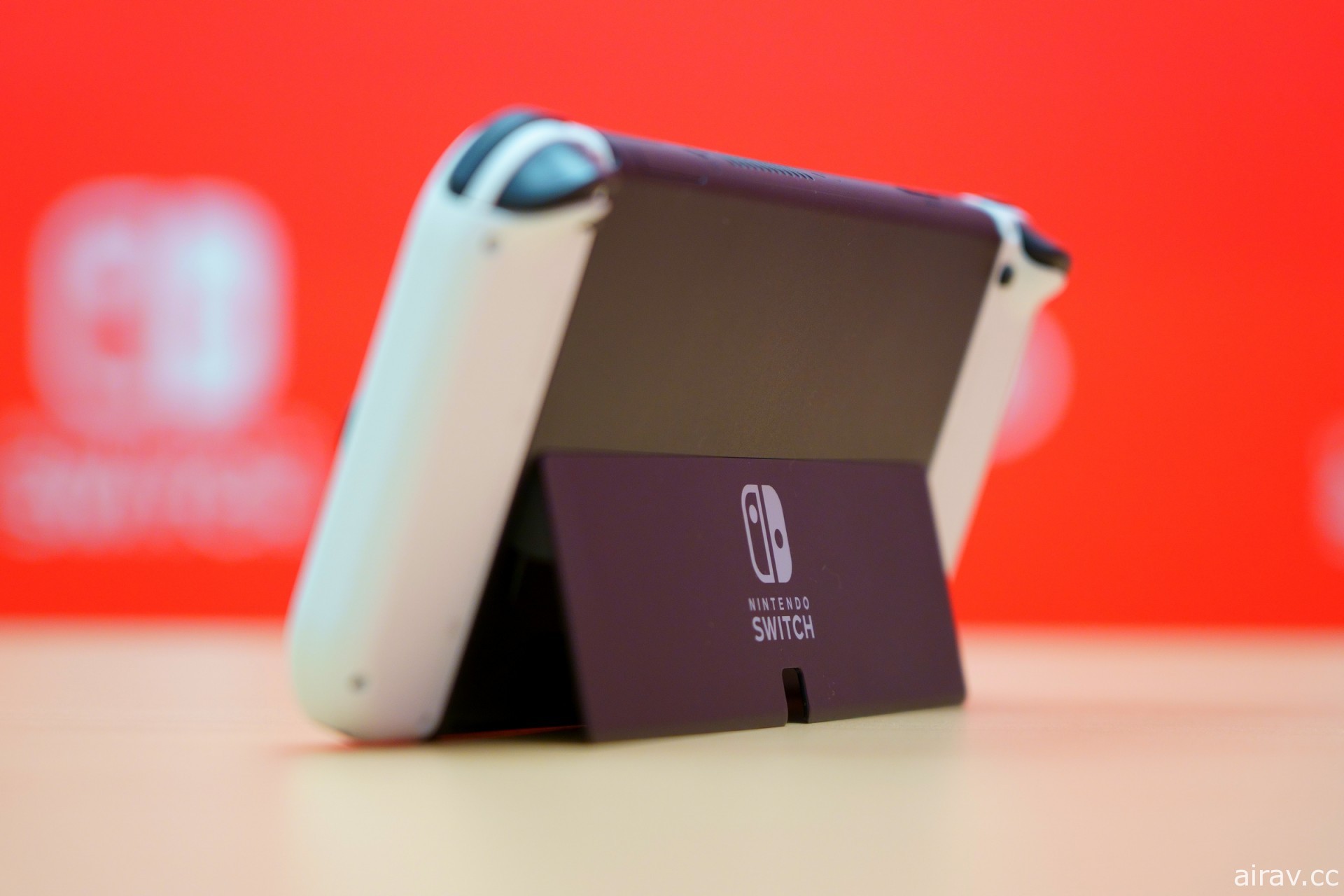 電玩瘋新型 OLED 款式 Nintendo Switch 主機大揭密 十五大變更點一次告訴你知！