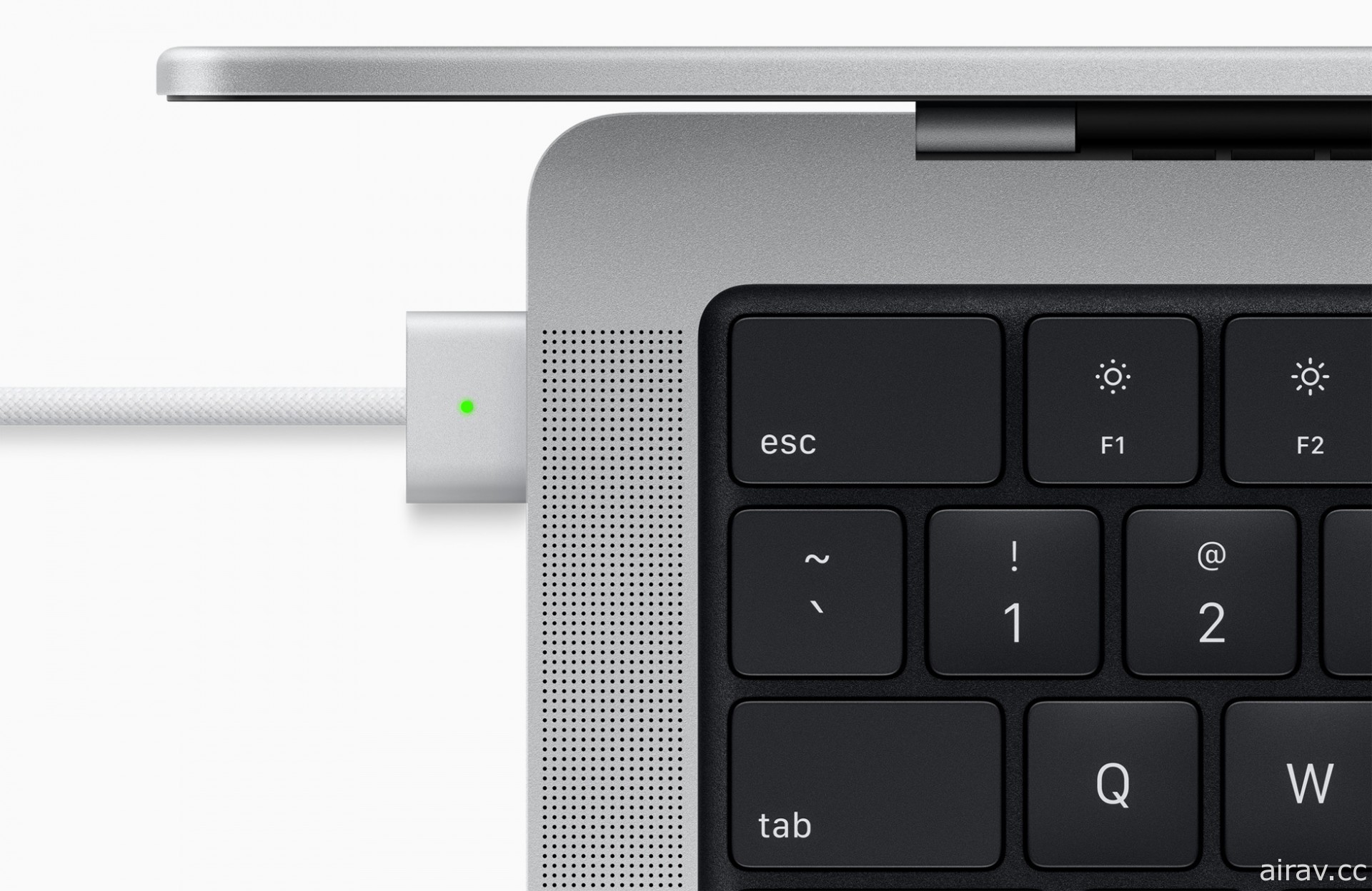 新款 MacBook Pro 搭载 M1 Pro 和 M1 Max 芯片 配备 Liquid Retina XDR 显示器