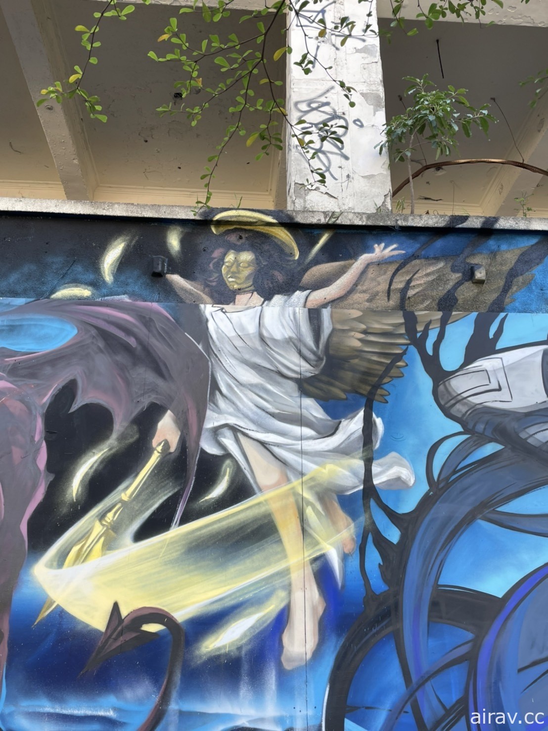 限定版開箱！《真‧女神轉生 V》今日上市 於西門町打造巨幅噴漆藝術