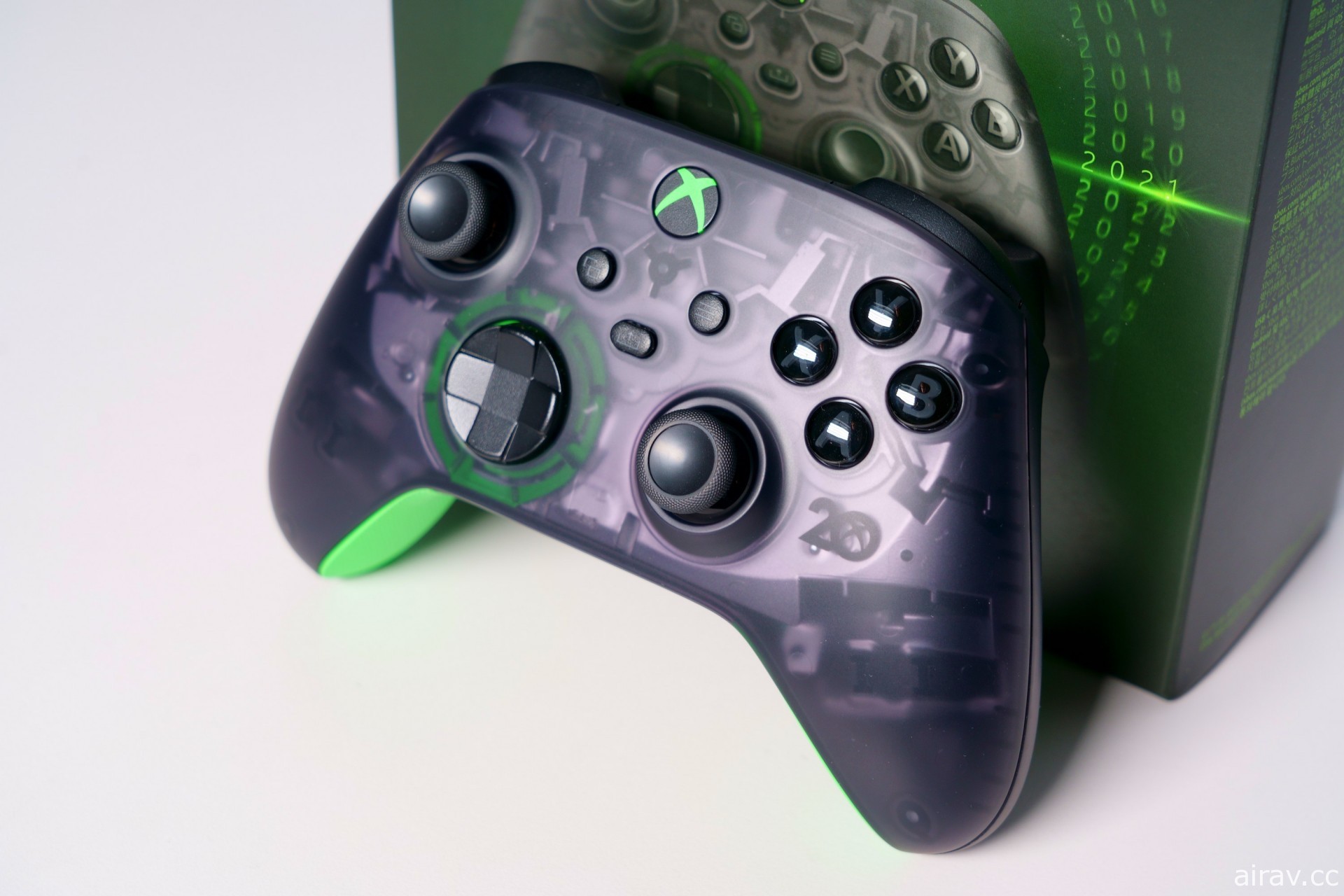 手把大厂最新力作！ Xbox 无线控制器 FH5 限量版与 20 周年特别版开箱