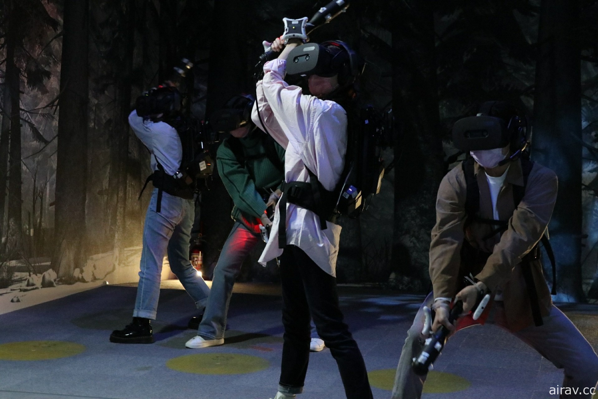 USJ《魔物獵人 世界：Iceborne》VR 設施體驗 背著八公斤設備感受真實獵人生活
