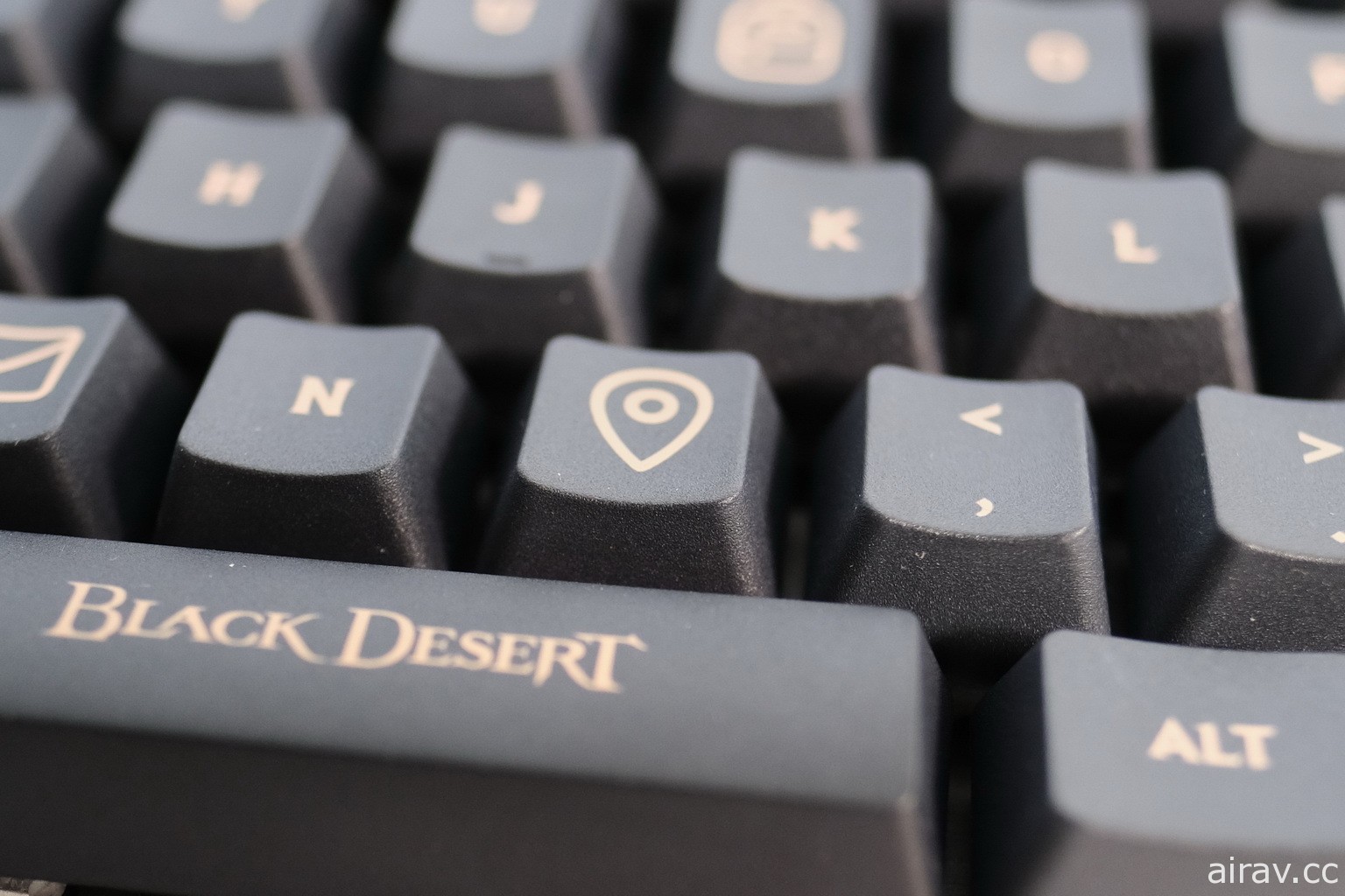 《黑色沙漠》X Logitech G 鍵盤聯名鍵帽組開箱 結合世界地圖、背包等專屬 icon