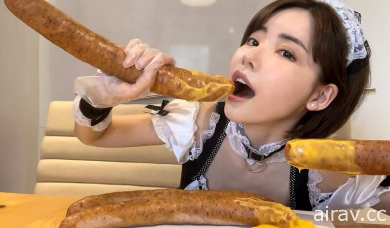 肉眼可見超巨根《深田詠美吃香腸》這個尺寸是要挑戰大食youtuber嗎？