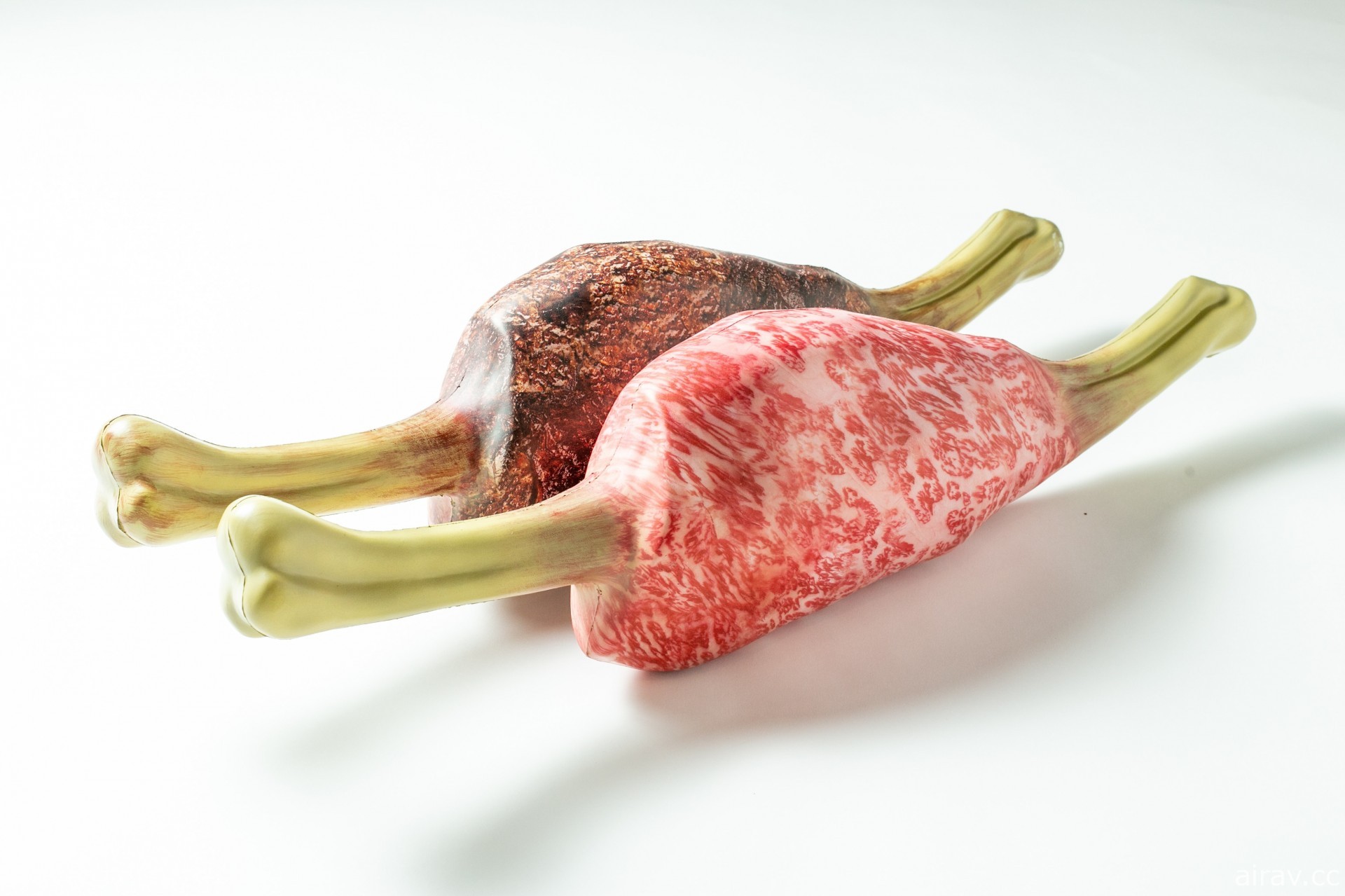 CAPCOM 推出写实版全熟肉 / 生肉枕头等各式各样《魔物猎人》周边商品