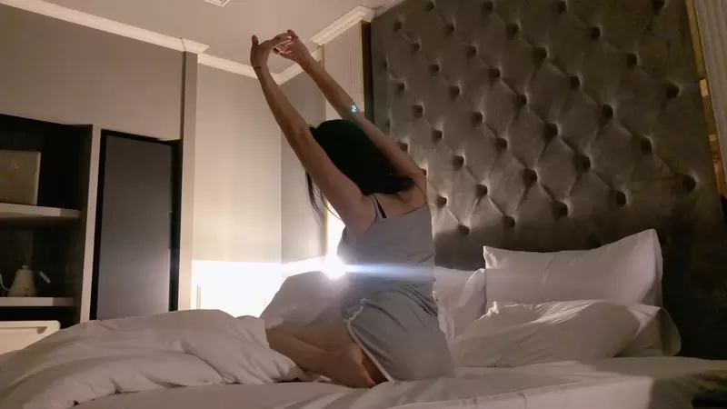韩国健康系youtuber教你《睡醒的伸展运动》早上动一动唤醒你的身体、然后倒下去继续睡(大误)